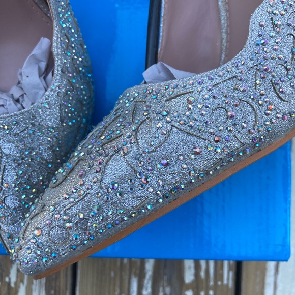 Pumps - Picture 11 of 11